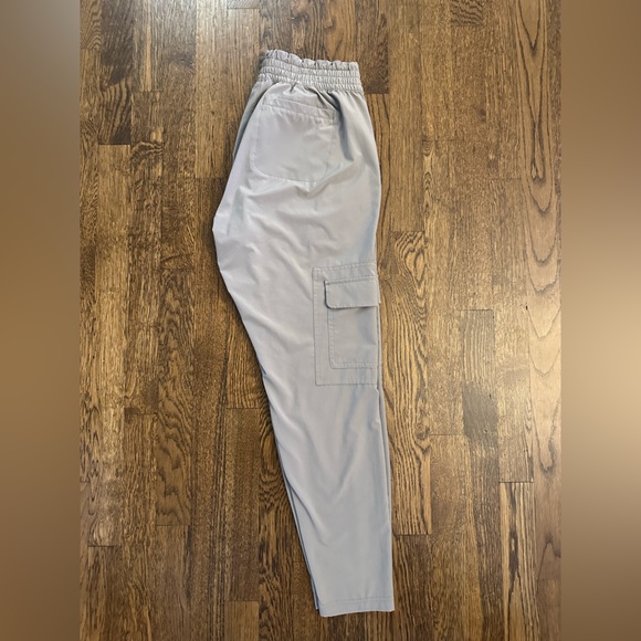 Athleta Women’s cargo leggings, size 4 - Picture 4 of 6